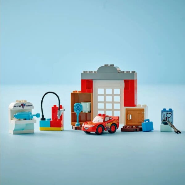LEGO DUPLO 10456 - La visita di McQueen all’officina di Doc - immagine 5